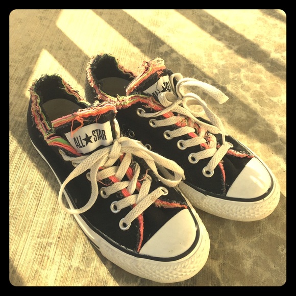 Converse low tops women's size 7