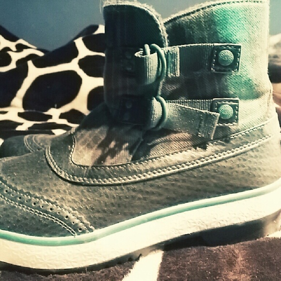 UGGS