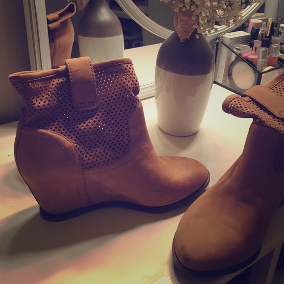 Wedge tan ankle boots from lucky brand
