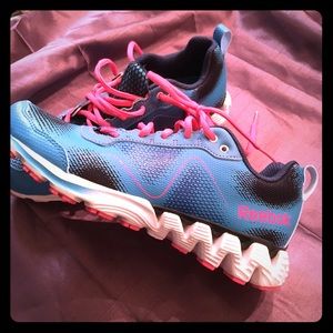 Reebok size 6 sneakers