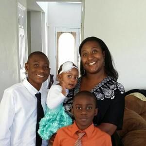 Meet your Posher, Essie