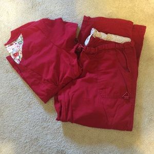 Koi scrub set red