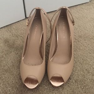 Nude heels with anklet strap!👑