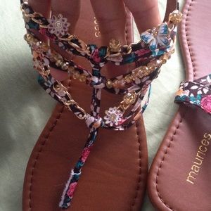 Charm sandals