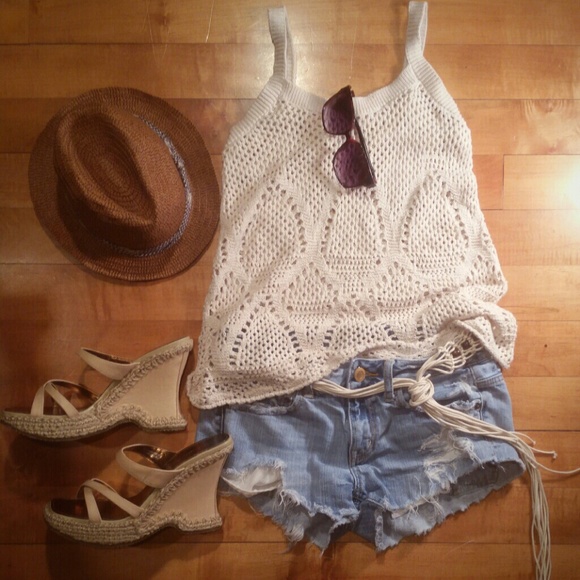 lauren Conrad  Tops - "Lovely Literarian"🌹 Open Knit Tank