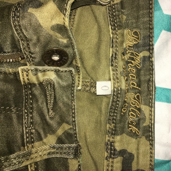 Bullhead brand Black Camo Capri Pants. Sz. 0 - Picture 2 of 4