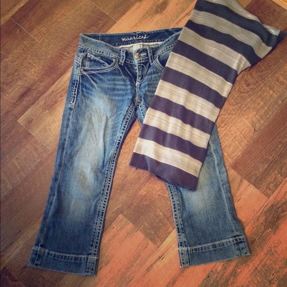 Denim capris.