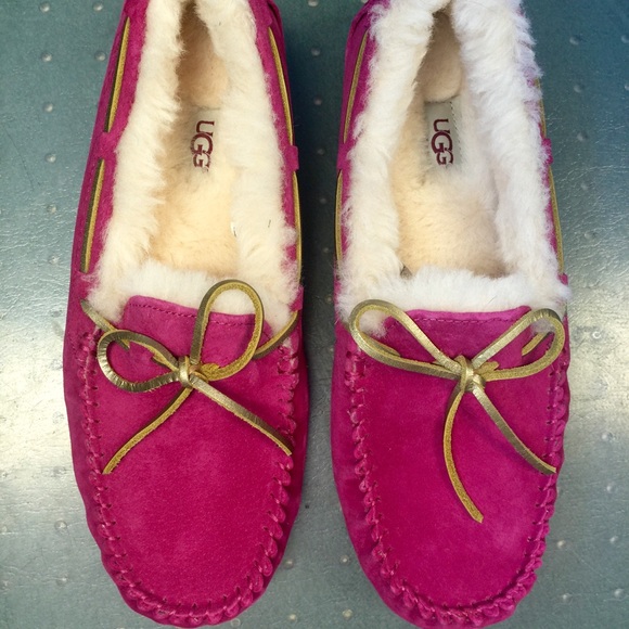 Brand New UGG slippers PINK 9 Never Worn!