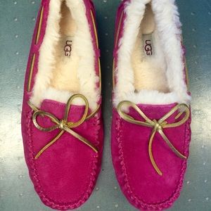 Brand New UGG slippers PINK 9 Never Worn!