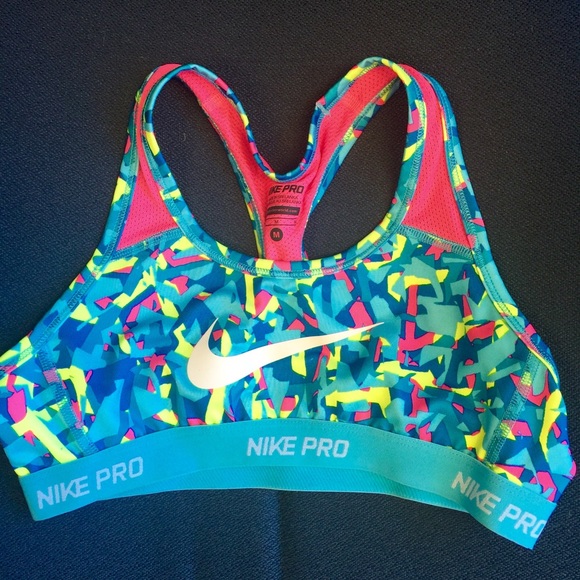 NEVER worn Nike Sports Bra. Sz M/S