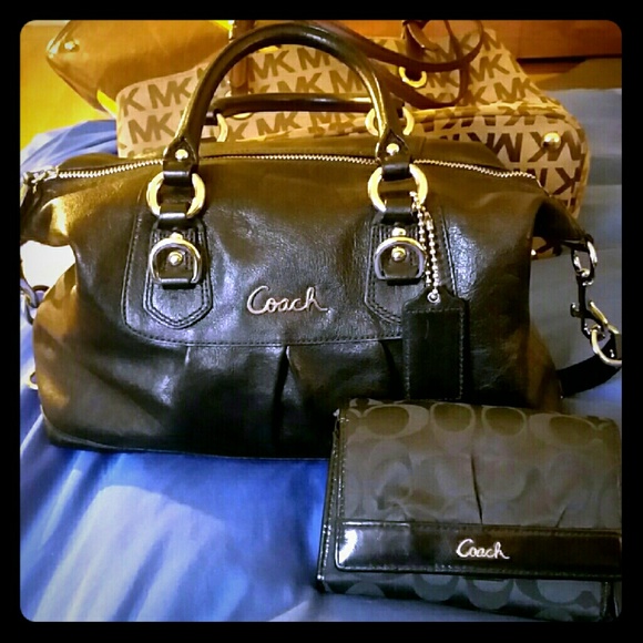 SOLD!!!! DO NO BUY Coach Purse and Wallet