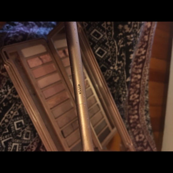 Naked 3 palette broken but has all colors