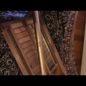 Naked 3 palette broken but has all colors