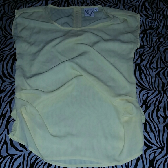 Light Yellow top - Picture 2 of 2