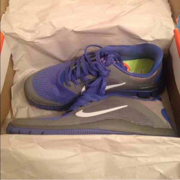RELISTED Nike Women's Free Run V3