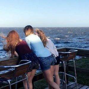 Meet your Posher, Caitlin