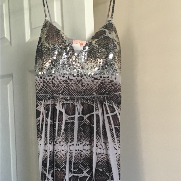 Sequin grey white and black dressy top - Picture 2 of 4