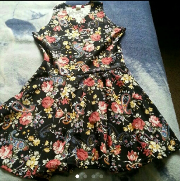 Skater dress - Picture 1 of 6