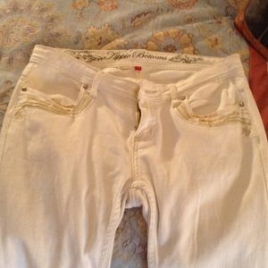 Beautiful capris by apple bottoms..bling