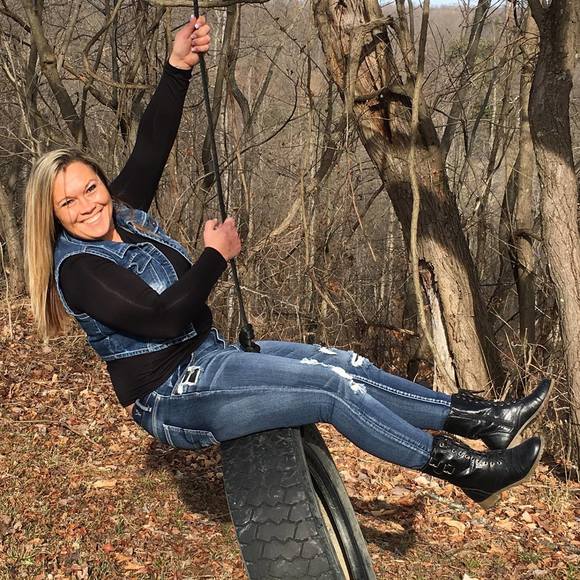 Meet your Posher, Jennifer - Picture 1 of 1