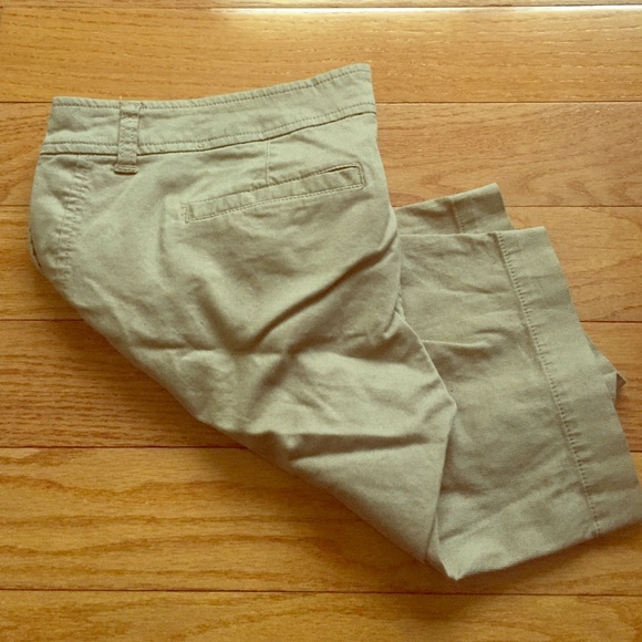 Khaki Capris Size 7