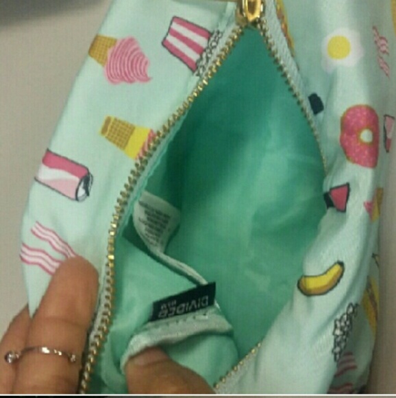 SOLD H&M Zippered Pouch - Picture 2 of 2