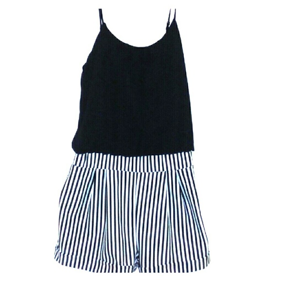 *NEEDS TO GO* Black and White Romper 😊
