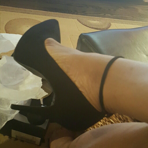 Sexy ankle strap pumps