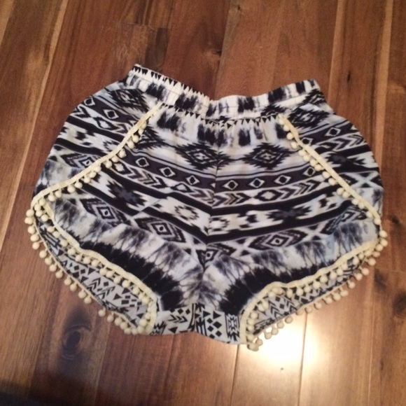 NWOT Aztec soft pom shorts