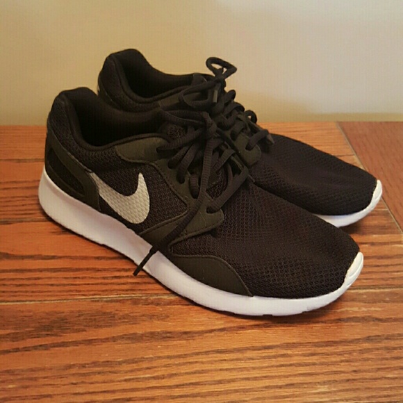 Nikes Womens Size 8.5