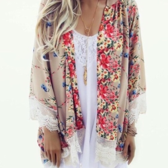 Sweaters - Floral Lace Kimono🎉 HP🎉