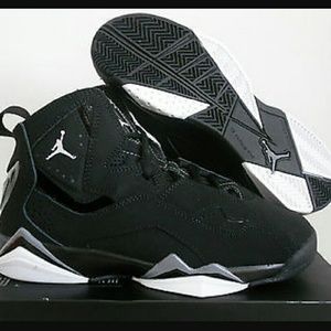 Jordans true flight BG