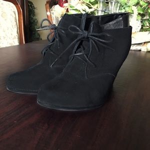 Kenneth Cole Reaction booties
