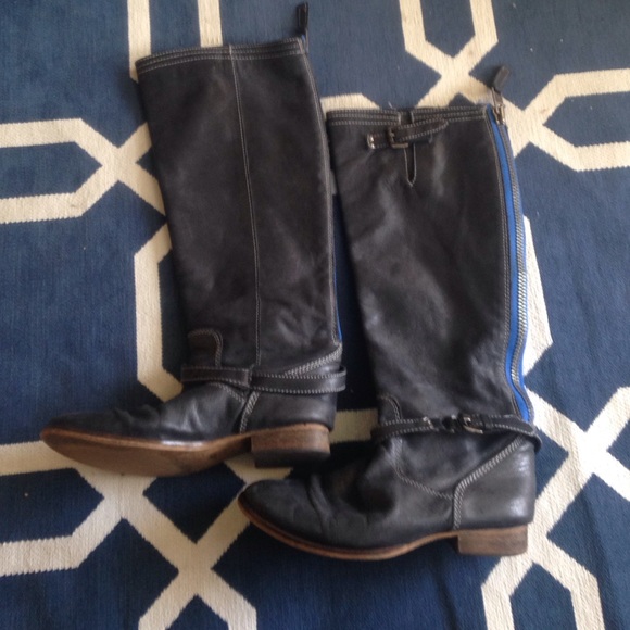 Black Steve Madden zipper boots