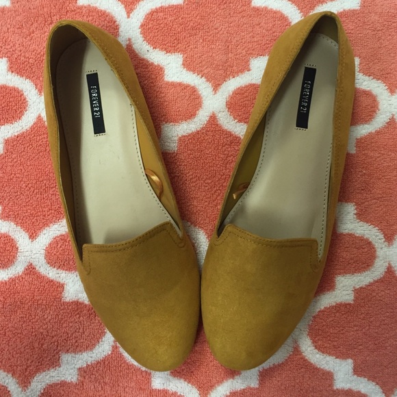 🍊 Mustard yellow loafers