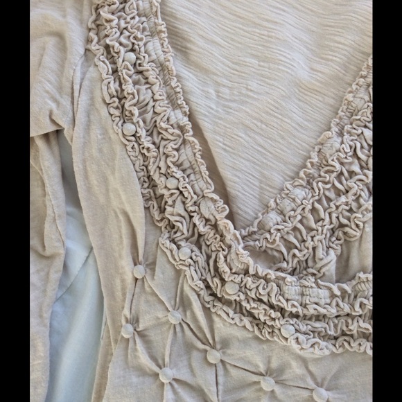 Cream tee with Ruffles - Picture 2 of 3