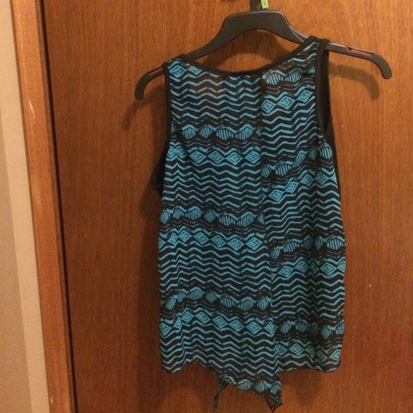 Black tank top with an open back, only used twice - Picture 2 of 3