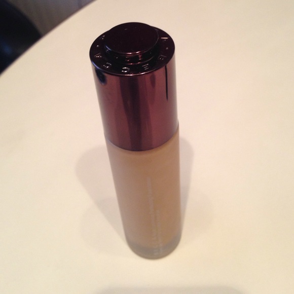 Becca Aqua Luminous Foundation