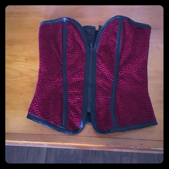 Very sexy corset zip in front ties in back