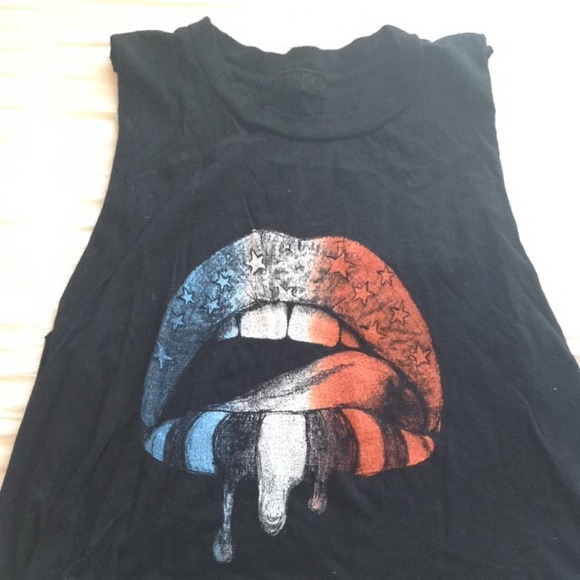 Lips graphic tee tank top