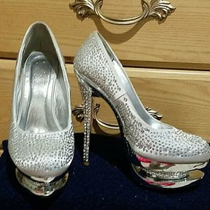 Silver sparkling pumps