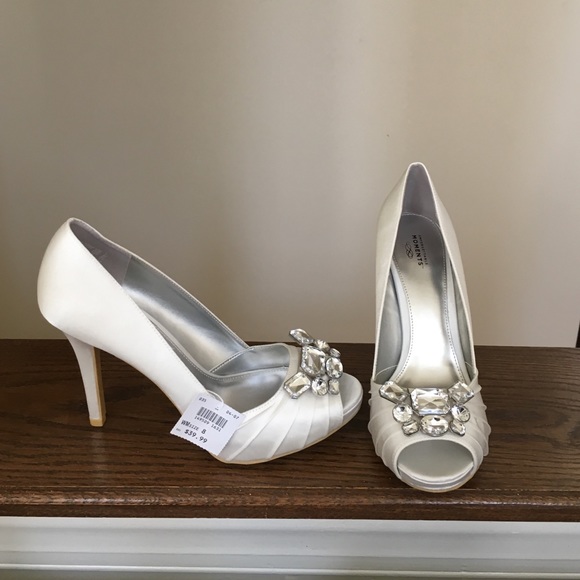Unforgettable Moments wedding pumps