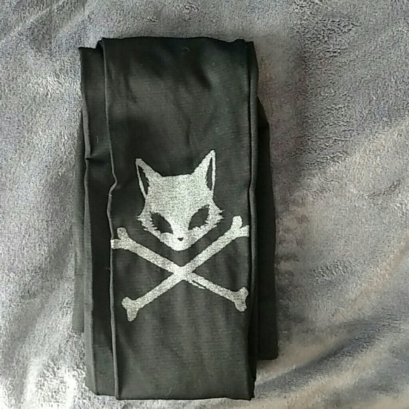 Cat skull and cross bones leggings