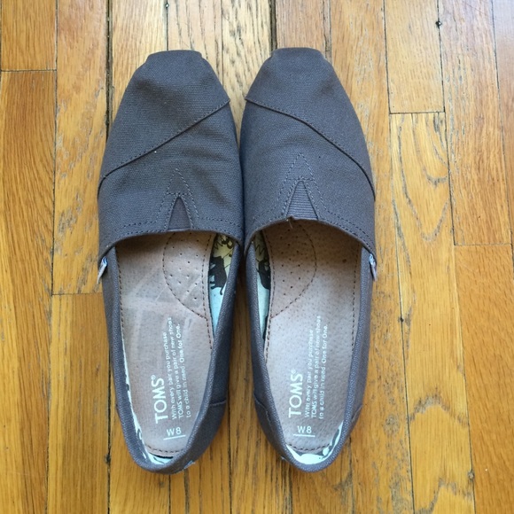 Gray toms size 8!
