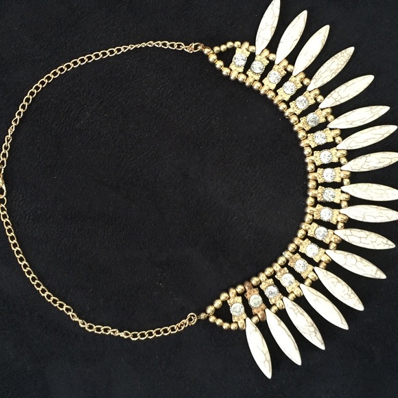 🎉hp🎉NWT stone, diamond, gold statement necklace - Picture 3 of 4