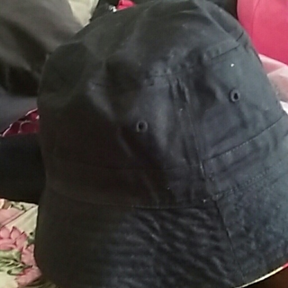 Reversible Bucket hat - Picture 2 of 3