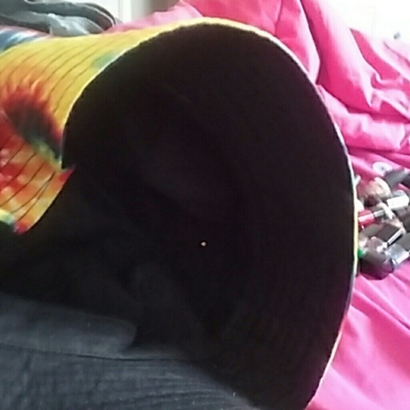 Reversible Bucket hat - Picture 3 of 3