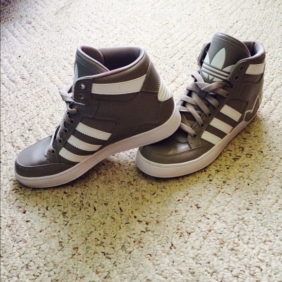 Adidas Shoes - Adidas High 🔝💯
