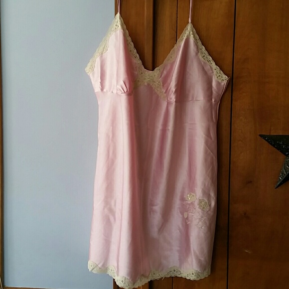 LAST CHANCE! Adorable light pink chemise