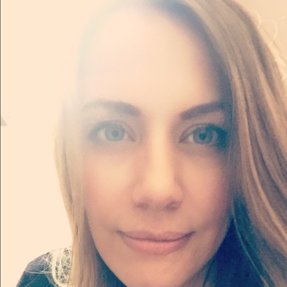 Meet your Posher, Stacey - Picture 1 of 2